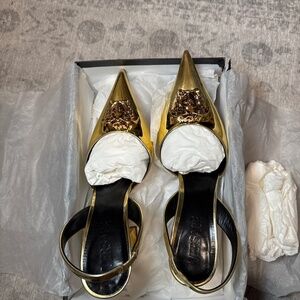 Women's La Medusa 105 Metallic Leather Slingback Pumps